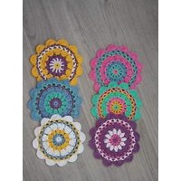 Set Von 6 Gehäkelten Mandala Deckchen, Handgemachte Wohndekoration, Gehäkeltes Mittelstück, Handgehäkelter Schmuck Für Den Kaffeetisch Set Von 6 Gehäkelten Mandala Deckchen, Handgemachte Wohndekoration, Gehäkeltes Mittelstück, Handgehäkelter Schmuck Für Den Kaffeetisch von MyCrochetings