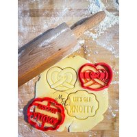 Set Von Zwei San Valentin Ausstechformen | Brezel Ausstechform Lassen Sie Uns Knoten Mydope von MyDoPe