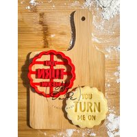 Sie Schalten Mich Auf Ausstechform | St Valentin Mydope Geschenkidee Für Oder Ihn von MyDoPe