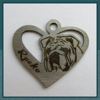 Personalisierter Hundeanhänger Herzförmiges Medaillon Für Bulldogge von MyFancyGifts