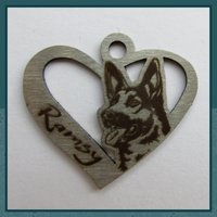 Personalisierter Hundeanhänger Herzförmiges Medaillon Für Schäferhund von MyFancyGifts