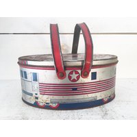 Antike Art-Deco-Zephyr-Silber-Zug-Sammeldose/Lunchbox Mit Griffen/Bauernhaus-Küche Sammlerstück Und Dekorative Rustikale Zug-Zinn von MyFarmHouseKitchenCo