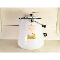 Großer Weißer Und Schwarz Getrimmter Vintage-Emaille-Kessel Mit Original-Deckel von MyFarmHouseKitchenCo