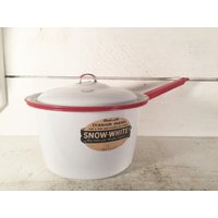 Rot-Weiß Getrimmter Emaille-Soßentopf Mit Deckel/Bauernhausküche Großer Emaille-Soßentopf/Shabby Chic Soßentopf Deckel von MyFarmHouseKitchenCo