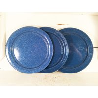 Set Von 3 Nicht Übereinstimmenden Blau Und Weiß Gesprenkelten Emaille-Tellern/Bauernhaus-Küchen-Blauen Shabby Chic-Set von MyFarmHouseKitchenCo