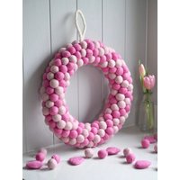 Rosa Filzkugel Valentinstagskranz | 30cm Pom Ball Türkranz Wohndeko Geschenk Für Sie Inneneinrichtung Kranz von MyFeltingHeart