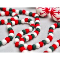 Weihnachtsgirlande Aus Filz | Rot-Weiß-Grüne Festliche Wimpelkette Für Schlafzimmer, Kinderzimmer, Spielzimmerdeko Weihnachtsgirlande Aus Filz | Rot-Weiß-Grüne Festliche Wimpelkette Für Schlafzimmer, Kinderzimmer, Spielzimmerdeko von MyFeltingHeart