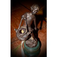 Vintage Bronze Statue Skulptur Eines Jungen Jungen Trägt Einen Korb Sku C505 von MyFrenchAffaire