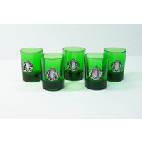Set Aus 5 Schnapsgläsern Grünem Glas Mit Vintage-Zinnwappen Set Aus 5 Schnapsgläsern Grünem Glas Mit Vintage-Zinnwappen von MyFrenchIdeedAntique