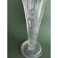 Antiquepressed Figural Glas Vase Mit Milchglas Frau von MyJoyFinds