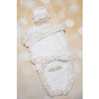Baby Mädchen Geschenk Swaddle Decke Neue Weiße Mit Off White Shabby Chiffon Blumen Und Strass von MyLolliflopsLLC