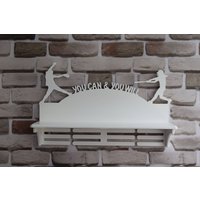 Trophäen Regal Medaillenhalter Display Softball You Can Pick The Saying Trophäe Regalhalter Custom Medal Organizer Trophäen Regal Medaillenhalter Display Softball You Can Pick The Saying Trophäe Regalhalter Custom Medal Organizer von MyNiceWood