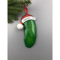 Glückliche Gurke Personalisierte Weihnachtsverzierung, Glückliche Weihnachtsverzierung von MyOrnamentStudio