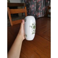 Hollohaza 1777 Ungarn Bulbuos 7" | 17 cm Porzellan Vase Mit Grünen Blumen Und Goldrahmen Für Schicke Wohnkultur Oder Hochzeit Tischdekoration von MySwissFind