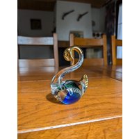 Murano Vintage Glas Schwan Briefgewichte in Blau Und Grün Mit Goldflocken Als Elegante Schreibtischdeko Oder Briefbeschwerer Aus Italien von MySwissFind