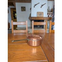 Schweizer Vintage Kupferkanne Mit Langem Griff Und Deckel Aus Der Schweiz Schweizer Vintage Kupferkanne Mit Langem Griff Und Deckel Aus Der Schweiz von MySwissFinds
