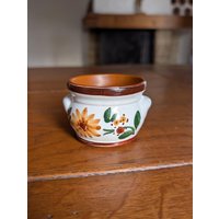 Vintage Ddr Kleiner Keramiktopf Handbemalter Rustikaler Steinguttopf Vintage Ddr Kleiner Keramiktopf Handbemalter Rustikaler Steinguttopf von MySwissFinds