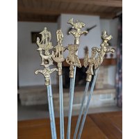 Vintage Messing-Spieß-Set Mit Reich Verzierten Tierfiguren Im Mittelalterlichen Stil Aus Europa Für Rustikale Küchendekoration Oder Vintage Messing-Spieß-Set Mit Reich Verzierten Tierfiguren Im Mittelalterlichen Stil Aus Europa Für Rustikale Küchendekoration Oder von MySwissFinds