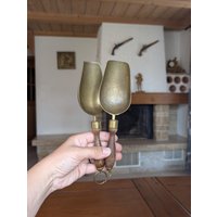 Vintage Paar Messingschaufeln Mit Holzgriffen Rustikale Küchenutensilien von MySwissFinds