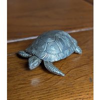 Vintage Pillendose Schildkröte Emailliertes Schmuckstück von MySwissFinds