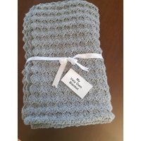 Hellgraue Hand Gehäkelte Baby Decke von MyVeryOwnBlanket
