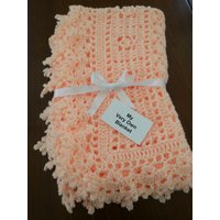 Pfirsich Spitze Hand Gehäkelte Baby Mädchen Decke von MyVeryOwnBlanket