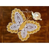 Schmetterling Gehäkelt | Vintage Häkeldeckchen Handgemachtes Deckchen Bauernhaus Dekor Hochzeitsgeschenk Häkelspitze Wandkunst von MyVintageSoulByRuth