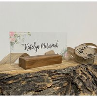Personalisierte Namensschild Für Schreibtisch Modernes Büro-Business-Dekor-Blumen-Wildes Design-Zeichen Auf Klarem Acrylglas Mit Holzständer von MyWoodGift