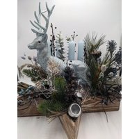 Adventsgesteck Kugel Zapfen Hirsch Blau Adventsgesteck Kugel Zapfen Hirsch Blau von MyfleurDE