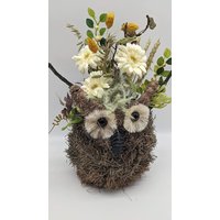 Blumengesteck Herbstgesteck Herbstdekoration Tischgesteck Eule Gerbera Beeren Gräser Weiß Blumengesteck Herbstgesteck Herbstdekoration Tischgesteck Eule Gerbera Beeren Gräser Weiß von MyfleurDE