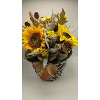 Tischgesteck Herbstgesteck Herbstdekoration Seidenblumen Sonnenblumen Heide Efeu Gelb von MyfleurDE