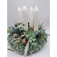 Weihnachtsgesteck Adventsgesteck Adventskranz Kerzen Sterne Blätter Efeu Nüsse Salbei Weihnachtsgesteck Adventsgesteck Adventskranz Kerzen Sterne Blätter Efeu Nüsse Salbei von MyfleurDE