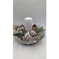 Weihnachtsgesteck Adventskranz Adventsgesteck Kugel Stern Zapfen Geschenk Kerze Tanne Weiß Creme Silber Weihnachtsgesteck Adventskranz Adventsgesteck Kugel Stern Zapfen Geschenk Kerze Tanne Weiß Creme Silber von MyfleurDE