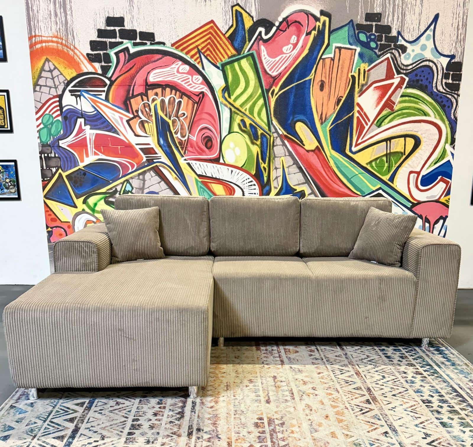 Ecksofa „Györ“ von Guido Maria Kretschmer - Cord von Myhomelando Sofort