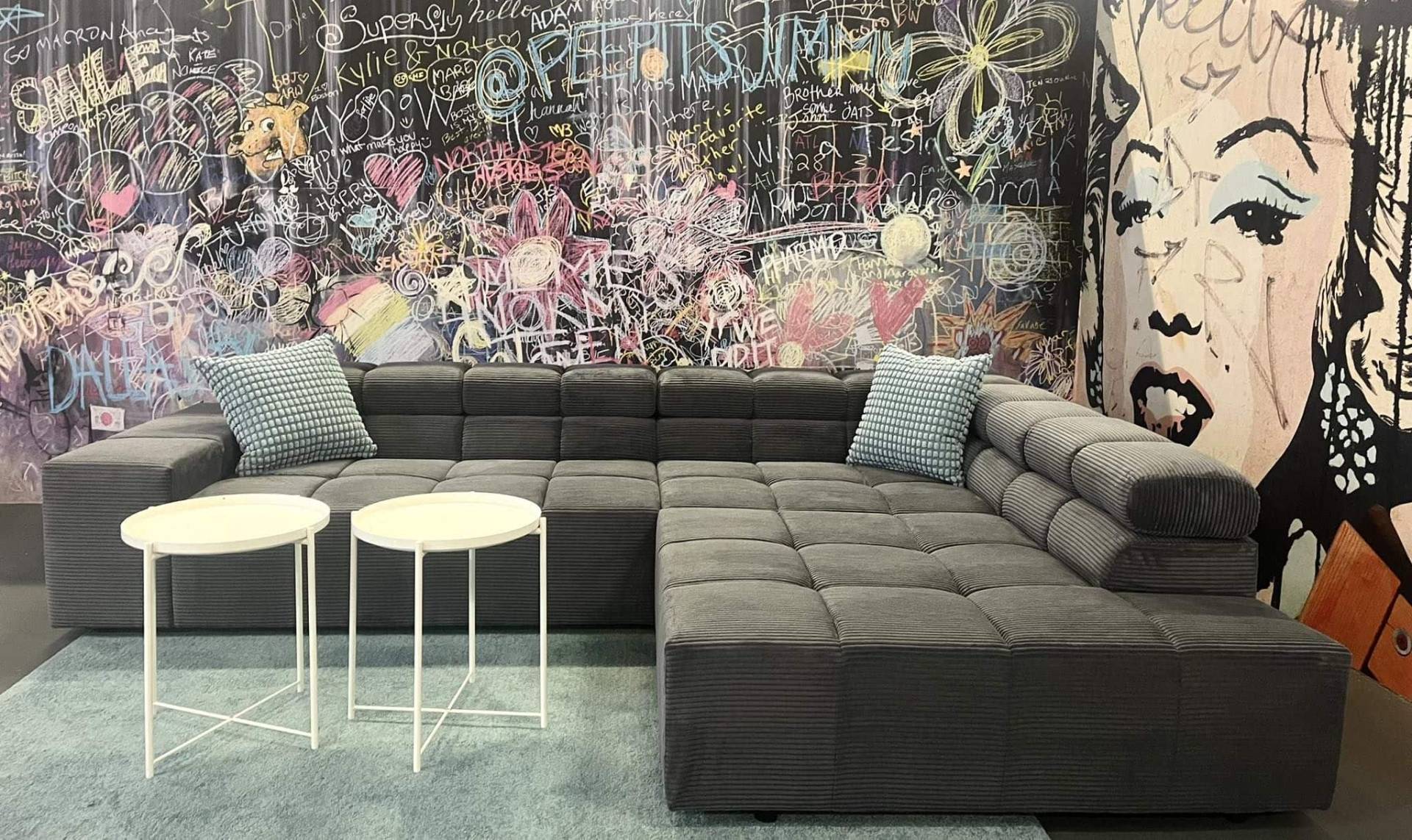 Ecksofa Alvia Grau Breitcord – Myhomelando mit verstellbaren Kopflehnen Ecksofa Alvia Grau Breitcord – Myhomelando mit verstellbaren Kopflehnen von Myhomelando Sofort