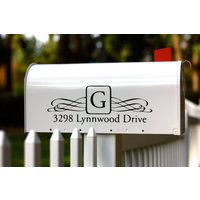 Briefkasten Aufkleber Single Custom Initial Monogramm Und Adresse Swashes Personalisierte Vinyl Mailbox Schriftzug Zahlen Dekor von MyrtleTreeVinyl