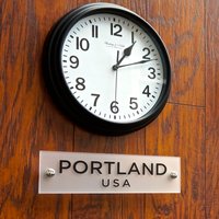 Time Zone Clock Sign World Acryl Schild Für Wanduhren Traveler von MyrtleTreeVinyl