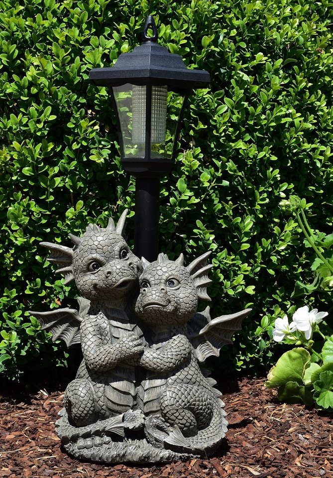MystiCalls Dekofigur Gartendrache Drachenpaar mit Solarlaterne - Garten Sommer Dekoration von MystiCalls