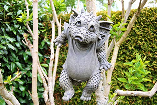 MystiCalls Gartenfigur Gartendrache - Modell Waschtag zum Hängen - Fantasy Figur Deko süß von MystiCalls