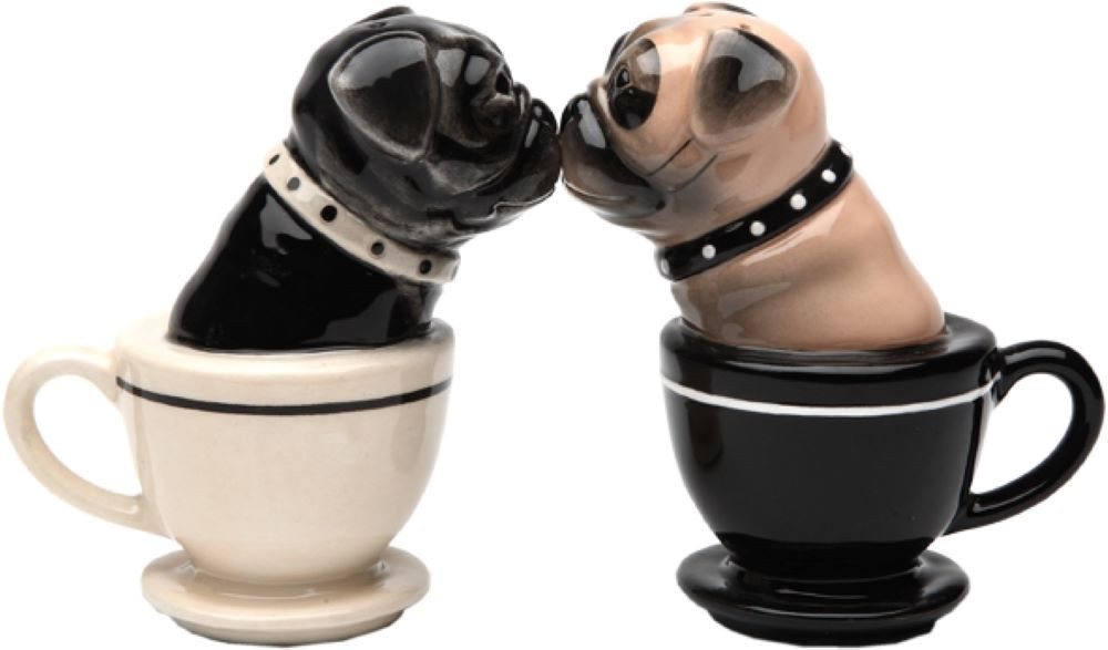 MystiCalls Salz- / Pfefferstreuer Salz- und Pfefferstreuer Mops in Tasse - Tea Cup Pugs, (2-tlg), Verbunden durch einen Magnet von MystiCalls