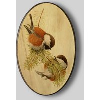 Kleine Vögel Holzdruck Auf Ovalem Holz Mit Tannenzweig Im Rustikalen Natur Stil Als Wanddeko Für Vogel Liebhaber Und Wald Deko Fans von MysticShadowCrafts