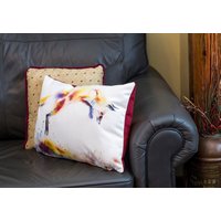 Springender Fuchs Kissenbezug von MysticalWoodsStudio