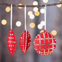 Set Von 3 Stoff Weihnachtsbaum Dekorationen Mit Pailletten Handgemacht/Rot Und Sparkle Handgemachte Runde Weihnachten Hängende Ornamente von MytriDesigns