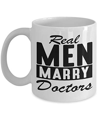 NA Echte Männer heiraten Ärzte Tasse, Keramik weiße Kaffeetassen, Beste, Kaffeetasse für Liebhaber, Teetasse für Freundin, Freund, Liebe Geschenk für Frau, Ehemann, Liebe Dr. Meds M von N\A