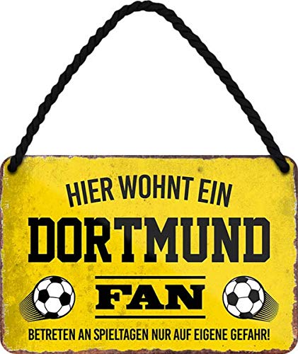 WOGEKA ART Retro Blechschild - Hier wohnt ein Dortmund Fan Fußball - witziger Spruch Geschenk-Idee zum Geburtstag Weihnachten zur Dekoration 18x12 cm Vintage-Design Hänge-Schild Metall HS24 von WOGEKA ART