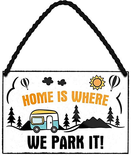 WOGEKA ART Retro Blechschild - Home is Where we Park it! Wohnwagen Camping - witziger Spruch Geschenk-Idee Geburtstag Weihnachten Deko 18x12 cm Vintage-Design Hänge-Schild HS483 von WOGEKA ART