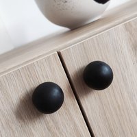 Runder Möbelknauf Schwarz | Matte Farbe, Kreisform I Für Möbel Weitere Größen Made in Europe Farben Erhältlich Runder Möbelknauf Schwarz | Matte Farbe, Kreisform I Für Möbel Weitere Größen Made in Europe Farben Erhältlich von NAMIIhardware
