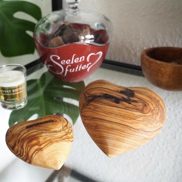 NATUREHOME Deko Herz Geschenk Handschmeichler Olivenholz Handarbeit von NATUREHOME