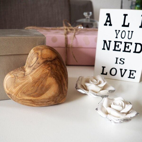 NATUREHOME Deko Herz Geschenk Handschmeichler Olivenholz Handarbeit von NATUREHOME