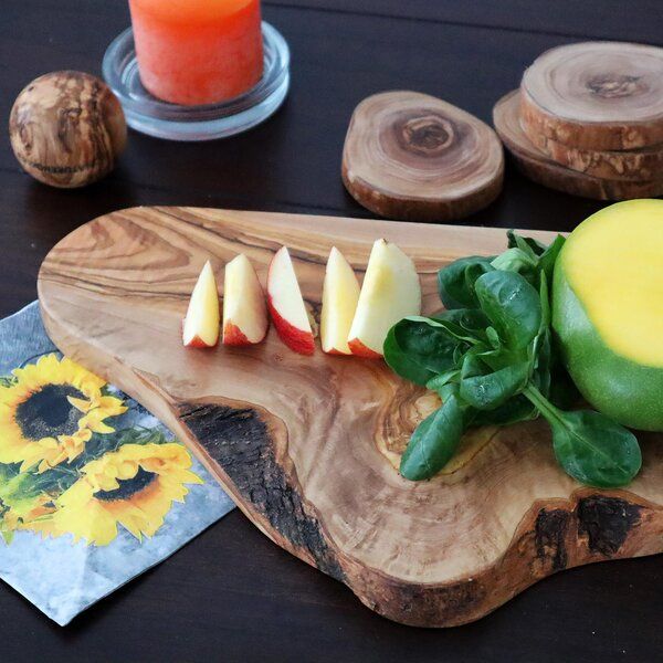 NATUREHOME Servierbrett Schneidebrett Baumscheibe Olivenholz Naturschnitt NATUREHOME Servierbrett Schneidebrett Baumscheibe Olivenholz Naturschnitt von NATUREHOME
